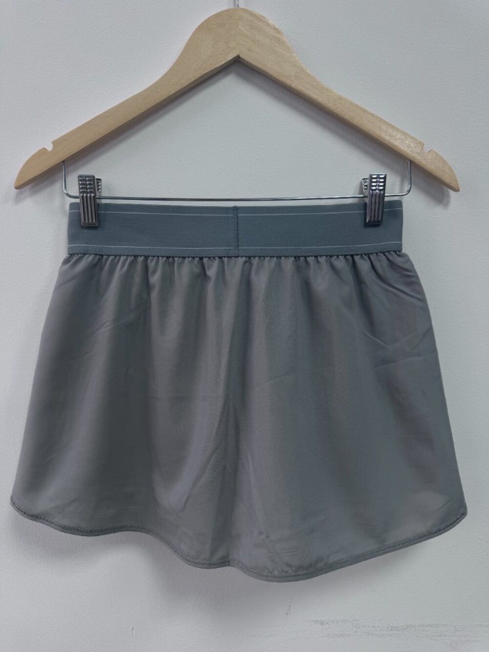 Alo Yoga Match Point Tennis Skirt Grey NWT 🤍 Sporty Skort Tennis Pickleball - Picture 5 of 9
